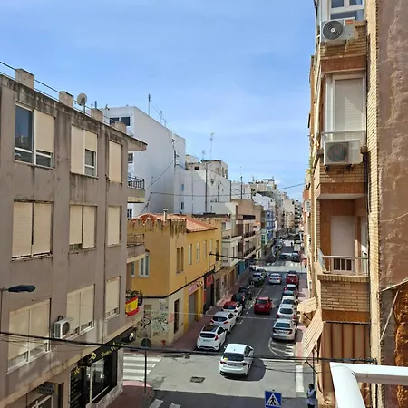 Sunny Balcony-bright 2br-walk To Marina & Pmt34 *