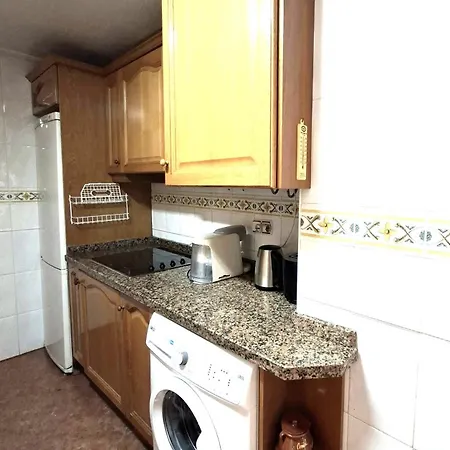 Sunny Balcony-bright 2br-walk To Marina & Pmt34 *